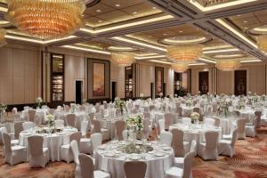 Restaurace v ubytování Kerry Hotel Pudong, Shanghai - Indoor Connecting to Shanghai New International Expo Centre + 37 fotografií
