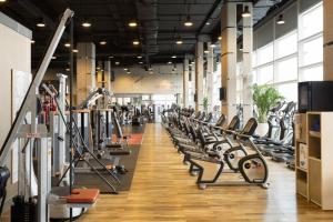 The fitness centre and/or fitness facilities at Kerry Hotel Pudong, Shanghai