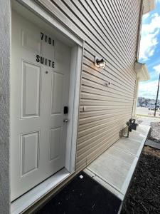 Ảnh trong thư viện ảnh của stylish 5-Star Suite 1BD 1 Bath Le Reve Beaumont ở Nisku