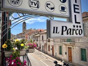 a sign for a ll parco on a city street at Hotel "Il Parco" B&B Sirolo in Sirolo
