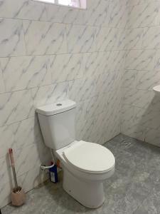 Ένα μπάνιο στο Rekod Apartments