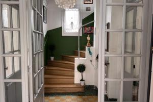 Fotografie z fotogalerie ubytování Elivi Elegant Art Deco house with Garden Walk to the Heart of Town v destinaci LʼIsle-sur-la-Sorgue