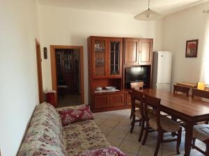 a living room with a couch and a dining room table at Appartamento Rosa in Savio di Ravenna