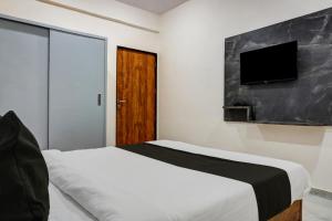 Postel nebo postele na pokoji v ubytování Hotel O Esta Inn