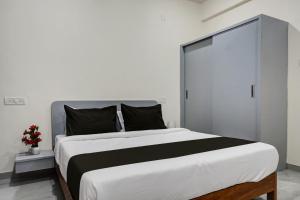 Postel nebo postele na pokoji v ubytování Hotel O Esta Inn