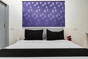 Postel nebo postele na pokoji v ubytování Hotel O Esta Inn