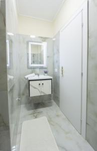 Kupatilo u objektu Ingrit Gjoni Apartment