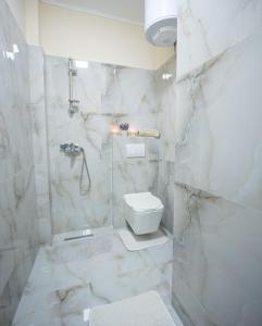 Kupatilo u objektu Ingrit Gjoni Apartment