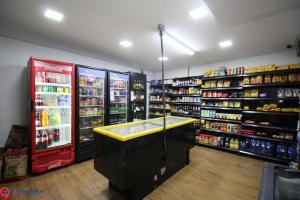 Supermarket nebo jiné obchody v  apartmánu nebo okolí