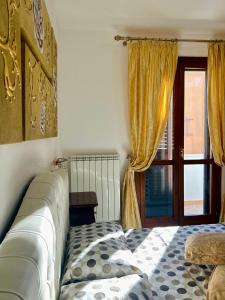 a bedroom with a bed and a window at Blue Marine Affitta Camere in Porto Cesareo
