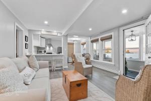 Η κουζίνα ή μικρή κουζίνα στο Portside Suite +8 φωτογραφίες