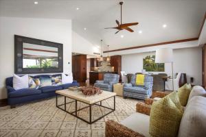 Posezení v ubytování 3BD Ka'ulu Villa at Hualalai Resort