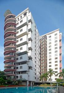 Bazén v ubytování Midtown Residence Simatupang Jakarta nebo v jeho okolí