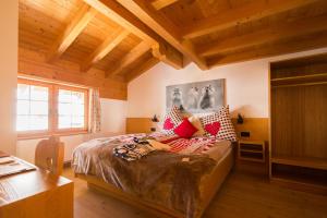 Postel nebo postele na pokoji v ubytování Hotel Madrisajoch + 37 fotografií
