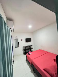 Hotel 7客房内的一张或多张床位