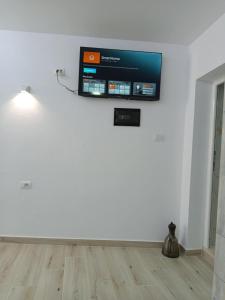 a flat screen tv hanging on a white wall at M Appartments in Gjirokastër