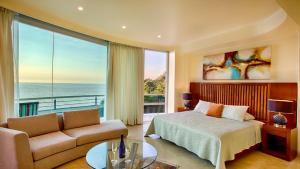 Katil atau katil-katil dalam bilik di Truly one of the finest villa for rent in Puerto Vallarta +291 gambar