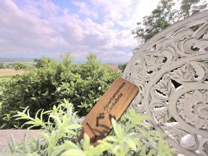 a white bench with a sign sitting on it at La Casa de Lidya - 36801 in Entrambasaguas