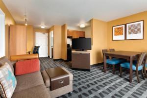 a living room with a couch and a dining room at Ville 7877 in Centennial +12 photos