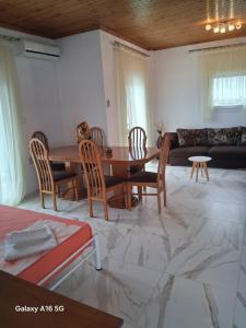 Posezení v ubytování house chrisoula + 10 fotografií