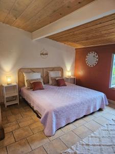 Postel nebo postele na pokoji v ubytování Mas des Molières + 71 fotografií