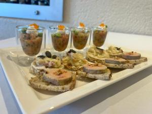 Makanan di atau berdekatan hotel