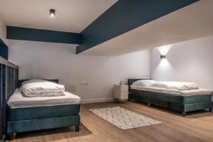 two beds in a room with blue and white walls at Oran Apartment 6 in Berlin