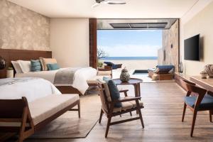 Postel nebo postele na pokoji v ubytování Zadún, a Ritz-Carlton Reserve, Los Cabos