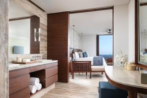 Postel nebo postele na pokoji v ubytování Zadún, a Ritz-Carlton Reserve, Los Cabos
