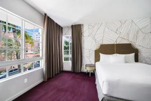 Postel nebo postele na pokoji v ubytování Alamo Hotel