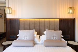Heritage Hotel Park Hvarにあるベッド