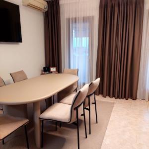 TV a/nebo společenská místnost v ubytování Apartaments Victoria + 8 fotografií