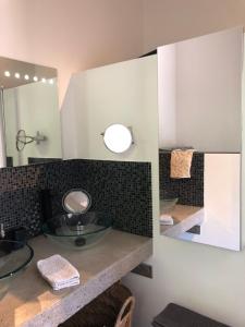 a bathroom with two sinks and a mirror at Menerbes Luberon maison moderne clim piscine in Ménerbes