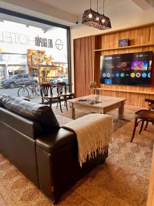 TV a/nebo společenská místnost v ubytování Del Galpón Hotel