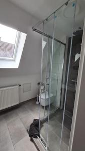 Bilik mandi di Ferienwohnung Bettmatten
