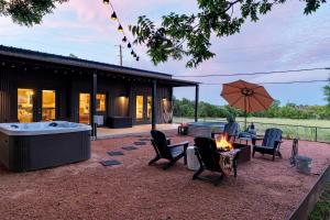 Zahrada ubytování Container Haus, Hot Tub, Cowboy Pool, Pet Friendly!