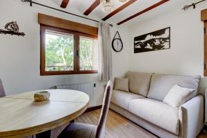 a living room with a table and a couch at Bodega La Tomata in Cihuri