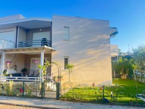 Το κτήριο όπου στεγάζεται  η παραθεριστική κατοικία