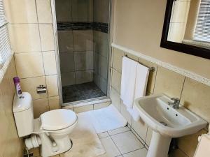 Private room in Rustenburg的一间浴室