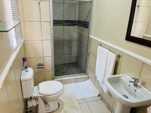 Private room in Rustenburg的一间浴室