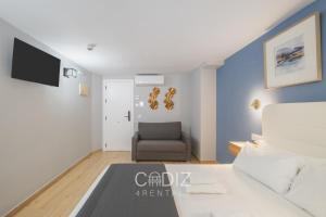 TV a/nebo společenská místnost v ubytování CORAL ZAHARA Suites by Cadiz4Rentals