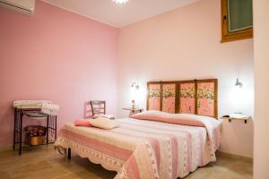 a bedroom with a bed and a chair at Masseria Acquasalsa B&B TURISMO RURALE mini appartamenti STANDARD in Agnone