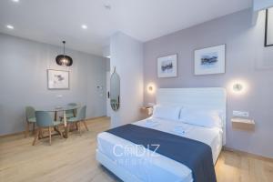 Postel nebo postele na pokoji v ubytování CORAL ZAHARA Suites by Cadiz4Rentals + 37 fotografií