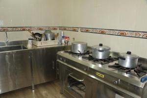 A kitchen or kitchenette at Wasi Airport Apartment