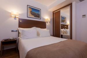 Postel nebo postele na pokoji v ubytování Hotel Miramar - São Pedro de Moel