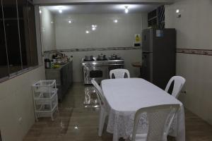 A restaurant or other place to eat at Wasi Airport Apartment