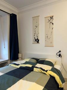 Chambre double à Niederkorn 객실 침대
