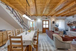 Χώρος καθιστικού στο Casa Rustica Felker - Happy Rentals