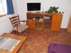 TV a/nebo společenská místnost v ubytování Apartmány Tisá 452
