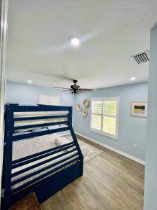 En eller flere senge i et værelse på LakeSide Story